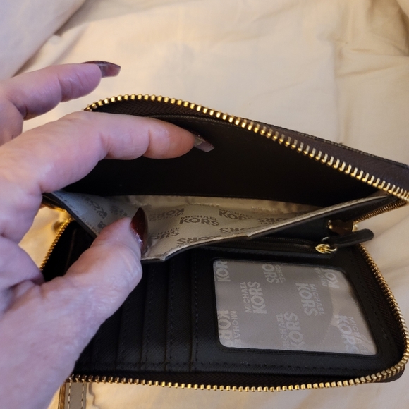 Michael Kors Fulton Large Flat Multi Function PVC Phone Case Wallet (Brown) - Picture 3 of 5